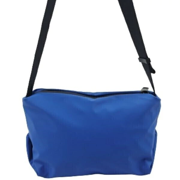 CARTERA POLIESTER CON CORREA REGULABLE 24 X 10 X 14CM/ COD. 553-3739