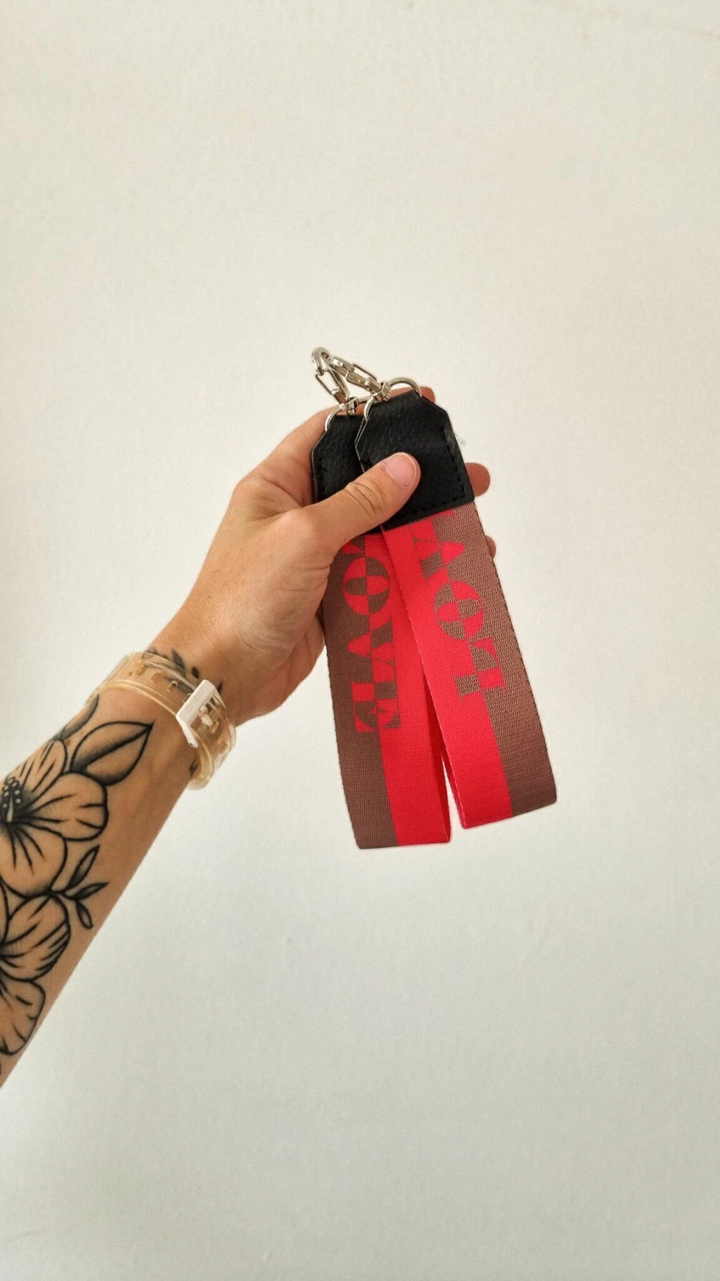 Llavero cinta - rojo y marron
