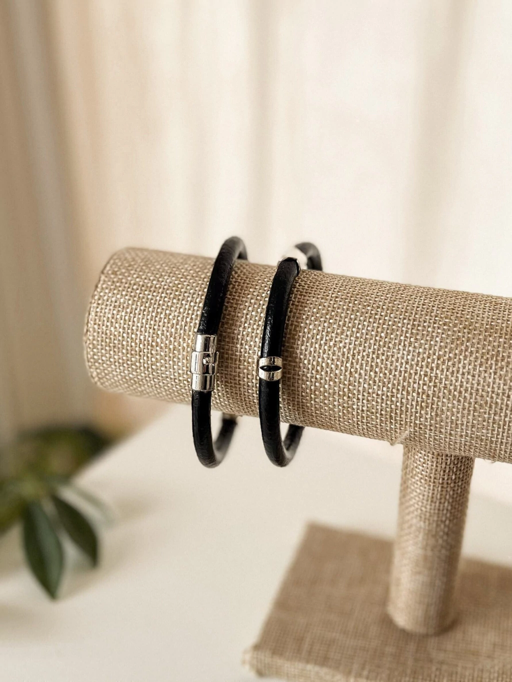 Pulsera de cuero con donas