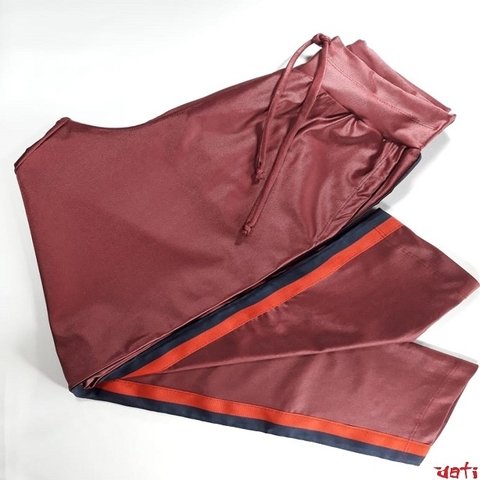 Imagem do Calça Jogger Cirrê Faixa Lateral. A partir de R$ 50,00 " Frete Reduzido" Pague R$ 13,40 - Várias Capitais: Sul,Sudeste e Centro Oeste