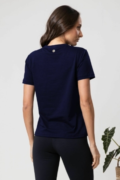 CAMISETA BRUNA ALGODÃO EGÍPCIO MARINHO na internet
