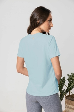 CAMISETA BRUNA ALGODÃO EGÍPCIO AZUL BEBÊ na internet