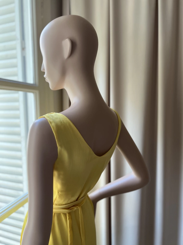 Vestido Bata amarillo Almendra Peralta Ramos — imagen 4