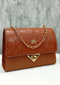BOLSA MILONGA - couro caramelo com detalhes em arabesco camel