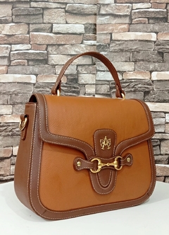 BOLSA JULIANA BRIDÃO - em couro flotter caramelo com detalhes em marrom