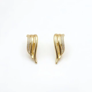 BRINCO EARHOOK ONDAS COM DETALHE CRAVEJADO