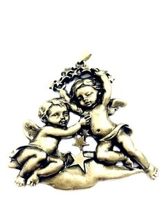 Medalhão de berço com dois anjos