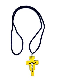 Crucifixo Marfim Vazado no Cordão