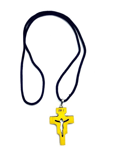 Crucifixo Marfim Vazado no Cordão
