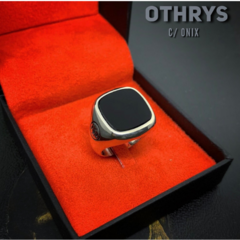 Ohtrys ring with onix stone