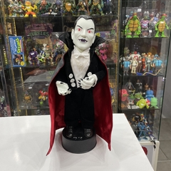 Dracula Universal Monster Halloween Display Figure - comprar online