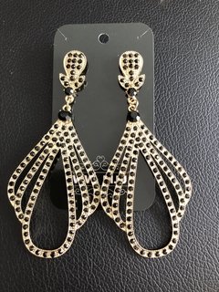 Brinco gota longa com camadas