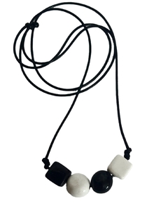 Colar Artesanal de Contas Preto e Branco