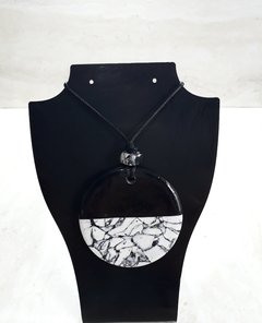 Colar Feminino Pingente Howlita Em Cerâmica Plástica - comprar online