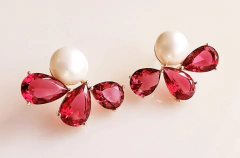 Brinco earcuff perola e pedras rub banho 18k