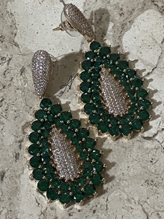 Brinco esmeralda cravejado