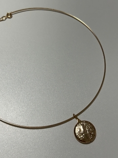 Choker aro rigido c pingente banho ouro 18k na internet