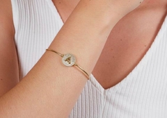 Bracelete letra cravejada banho ouro 18k - comprar online