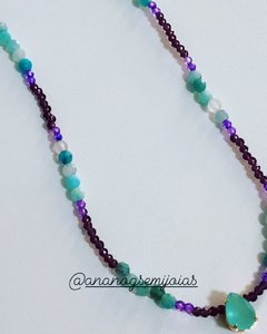 Colar cristais coloridos banhado a ouro 18k na internet