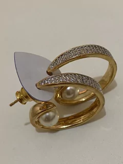 Argola cravejada com Perola