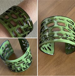 Bracelete acrílico verde - Ananogueirasemijoias