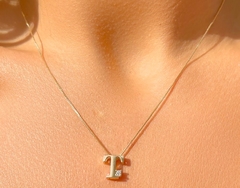 Correntinha letra zirconia banho ouro 18k - loja online
