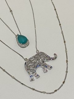 Cordão pingente elefante colorido na internet