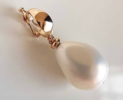 Pingente pérola shell gota banho ouro 18k
