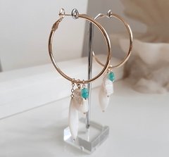 Argola penduricalhos madrepérola e turquesa - comprar online