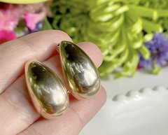 Brinco concha dourada banhado a ouro 18k