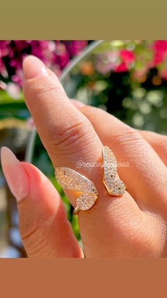 Anel borboleta zirconias brancas e color banho ouro 18k