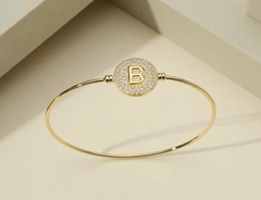 Bracelete letra cravejada banho ouro 18k - Ananogueirasemijoias
