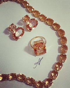 Colar pedras banhado a ouro 18k na internet