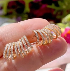 Brinco zirconias brancas banho ouro 18k