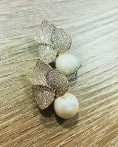 Brinco flor Perola banhado a ouro 18k
