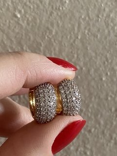 Argola cravejada zircônia branca M - comprar online