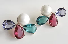 Brinco pérola shell com cristais multicolor - comprar online