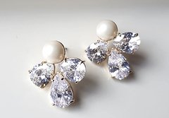 Brinco Perola Shell com zircônia banhado a ouro 18k