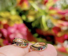 Argolinha pedras coloridas banhada a ouro 18k