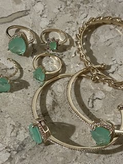 Bracelete com pedra esmeralda colombiana banhado a ouro 18k na internet