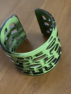 Bracelete acrílico verde - comprar online