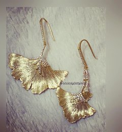 Brinco folha dourado