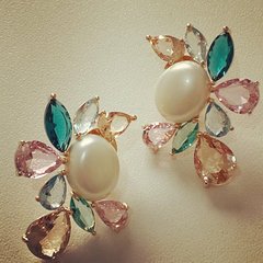 Brinco cristais coloridos miolo Perola banhado a ouro 18k na internet