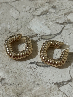 Piercing quad torcido banho ouro 18k
