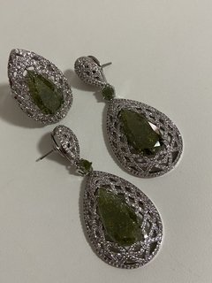 Conjunto gota pedra verde oliva ródio branco - comprar online