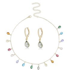 Colar gotas coloridas banhado a ouro 18k na internet