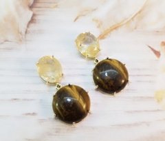 Brinco pedra natural e olho de tigre banhado a ouro 18k