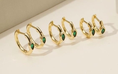 Trio argolas zircônia esmeralda banho ouro 18k