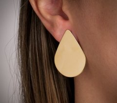 Brinco gota cheia banhada a ouro 18k