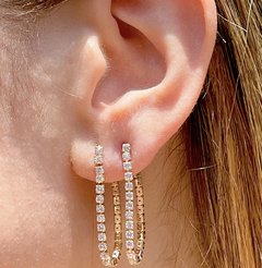 Brinco riviera zircônia branca banhado a ouro 18k